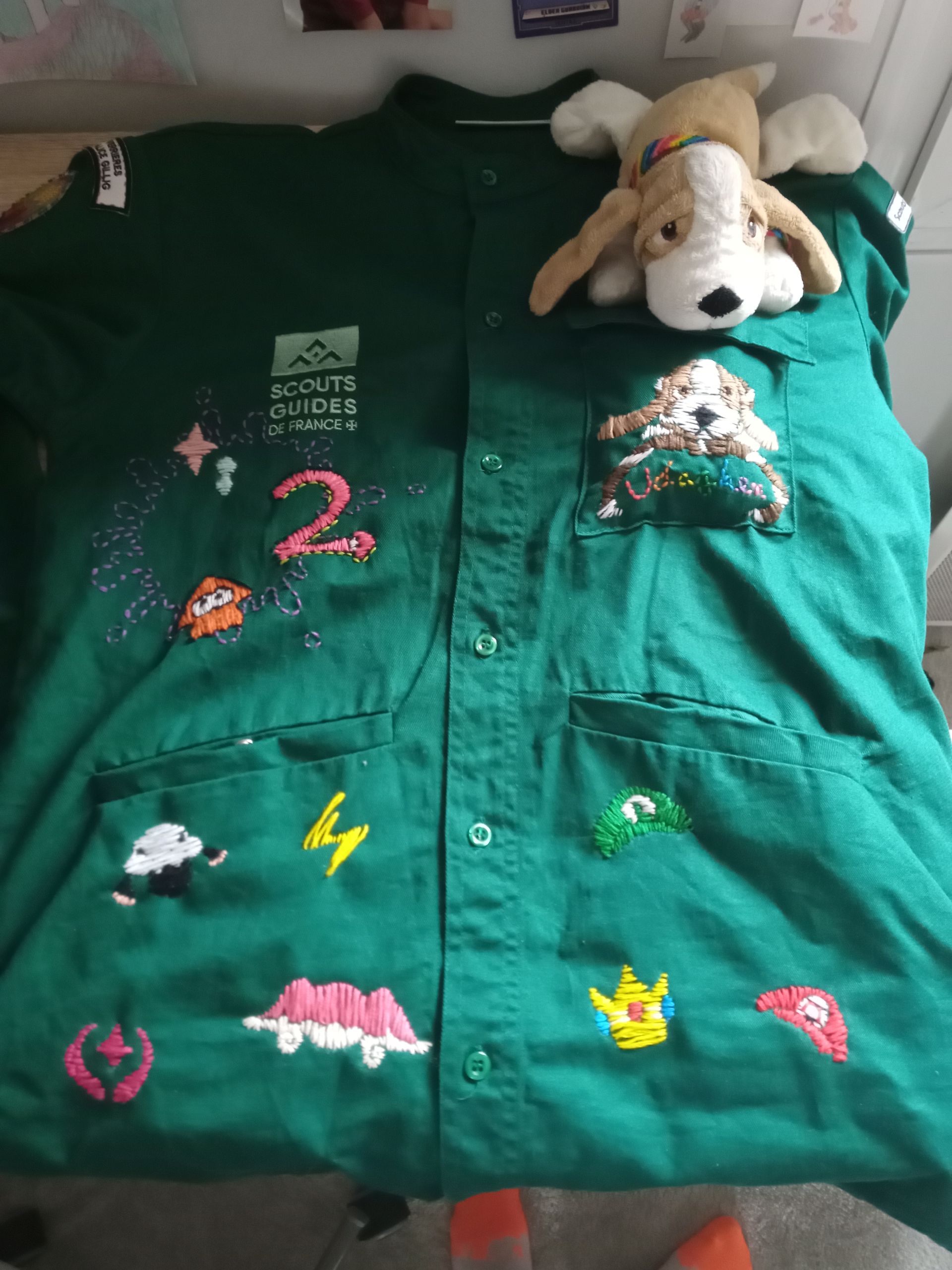 broderie face avant de la chemise